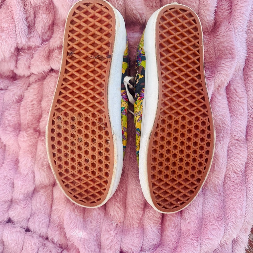Vans x Beatles Yellow Submarine Shoes RARE Men’s 7/ Women’s 8.5 - Picture 5 of 5